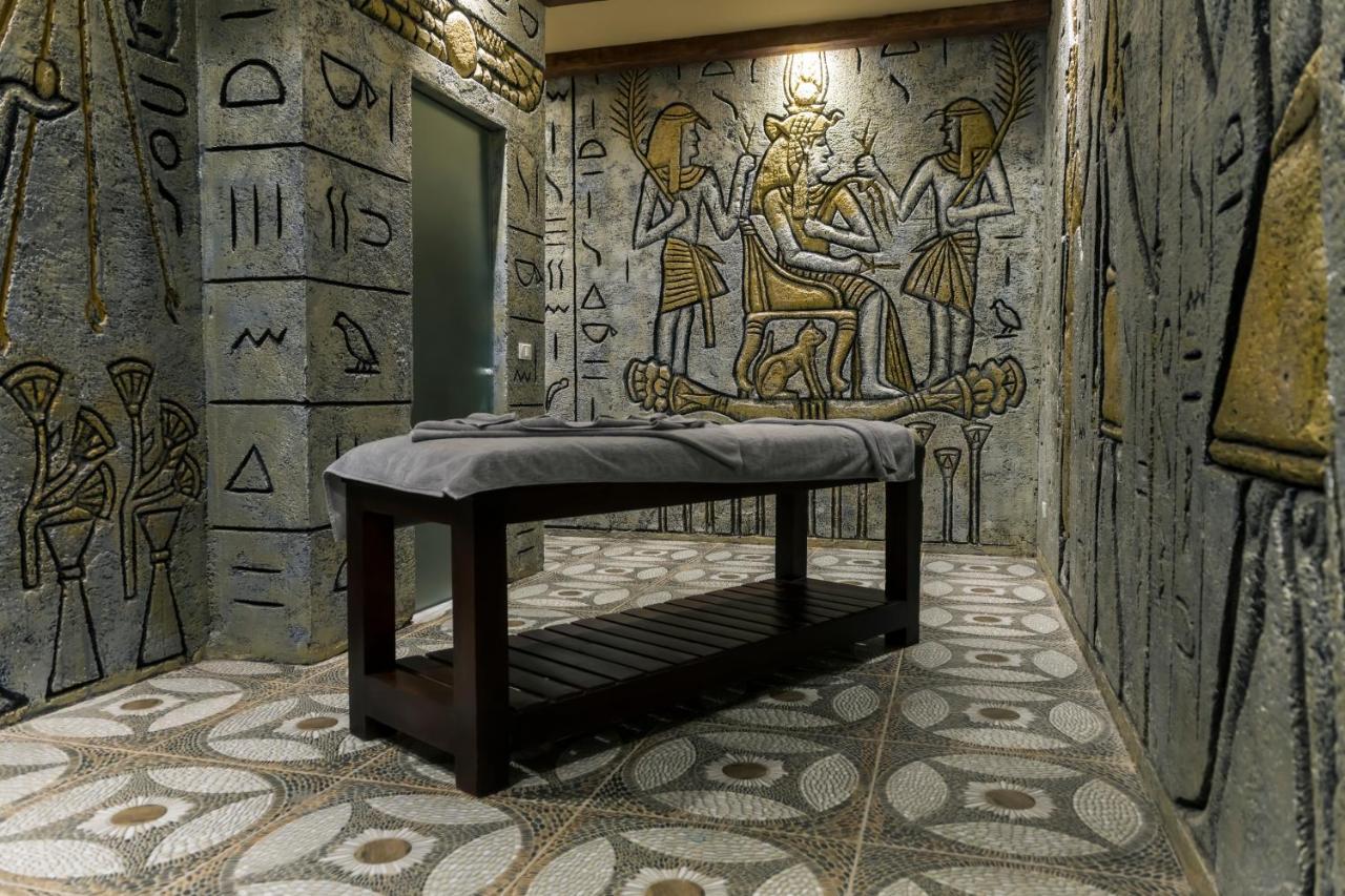 صن رايز دايموند بيتش ريزورت شرم الشيخ المظهر الخارجي الصورة A massage table