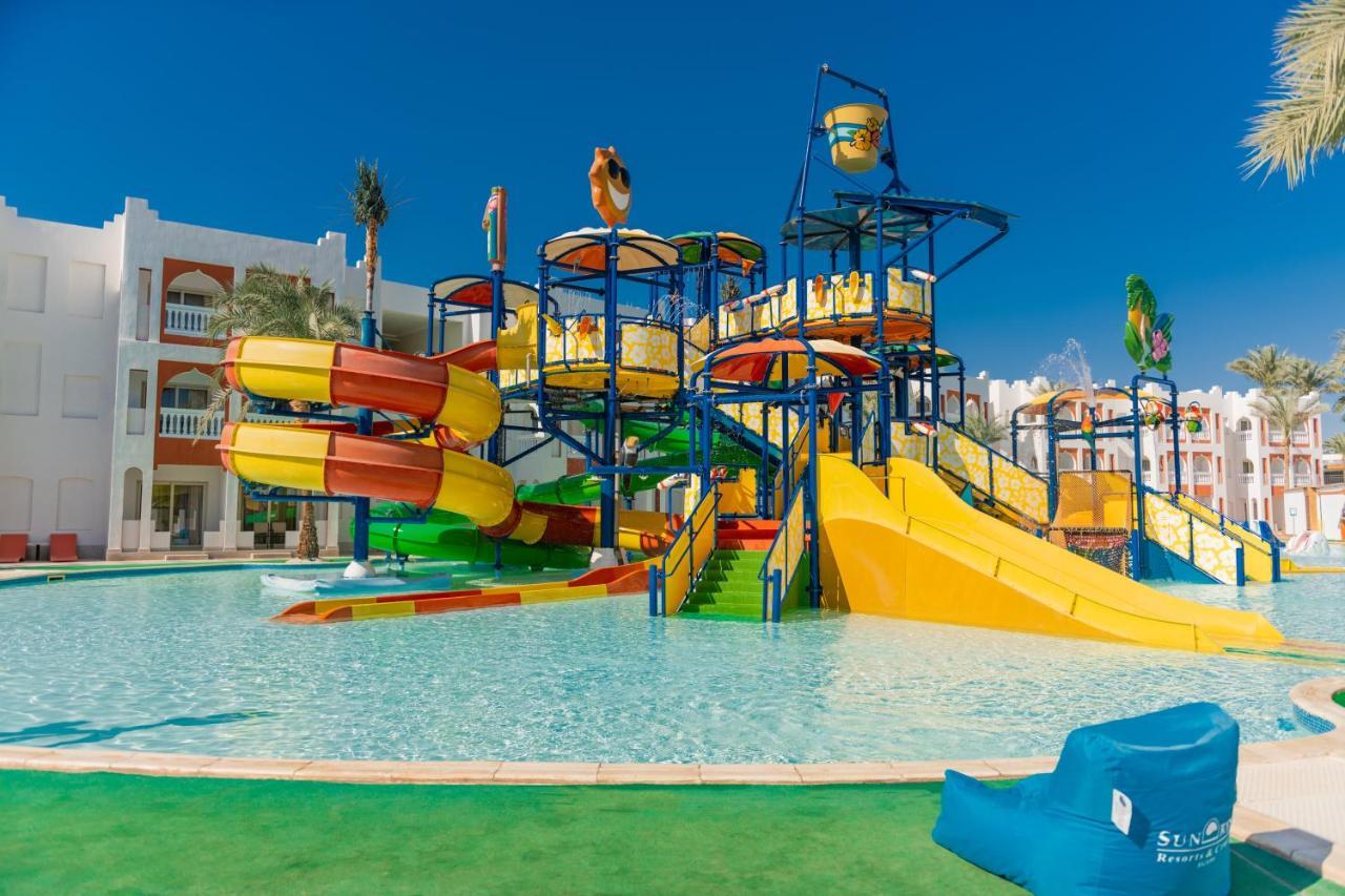 صن رايز دايموند بيتش ريزورت شرم الشيخ المظهر الخارجي الصورة Aqua Park at the Iberostar Grand Hotel at Playa de los Reyes, Tenerife, Spain