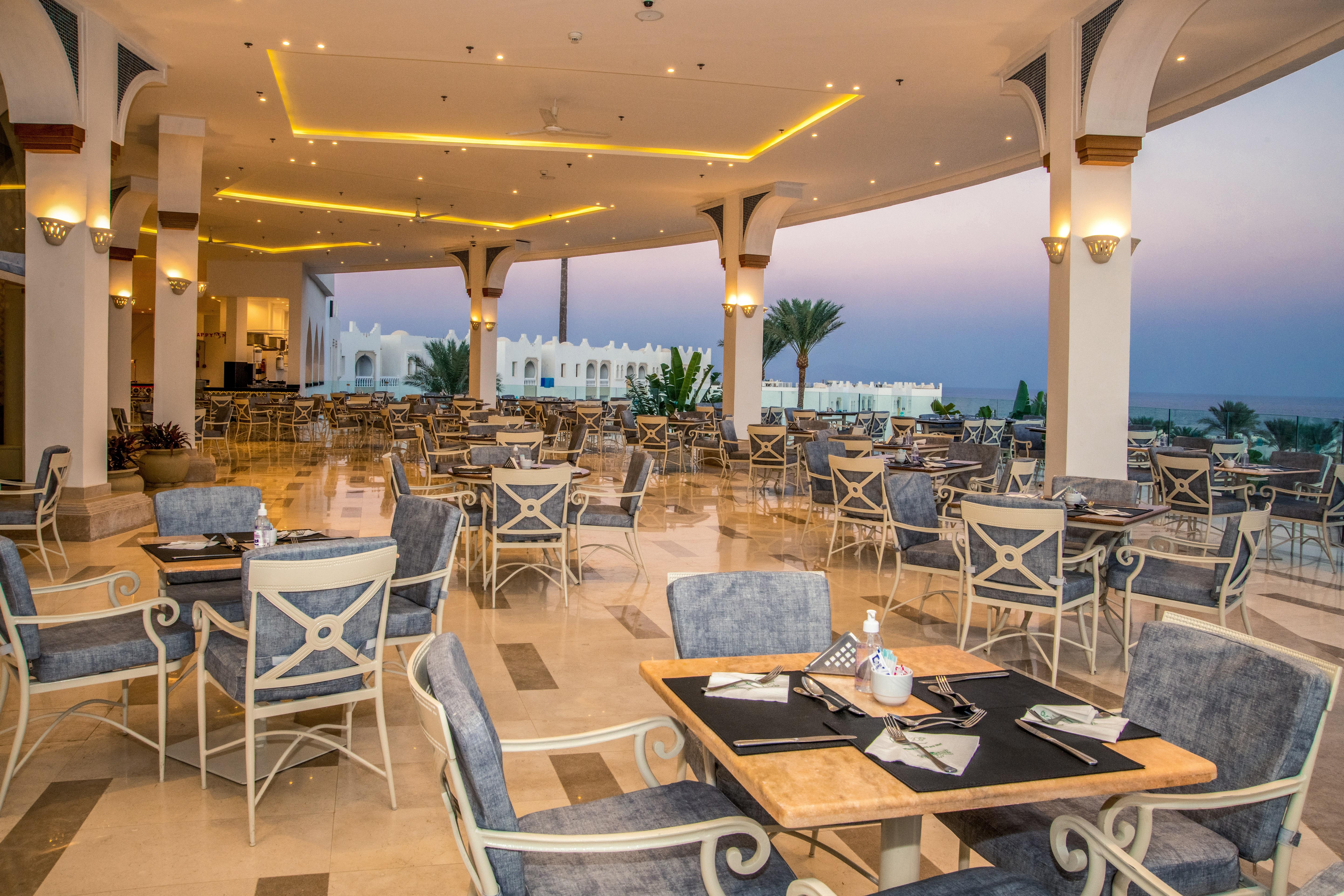 صن رايز دايموند بيتش ريزورت شرم الشيخ المظهر الخارجي الصورة The restaurant at the hotel